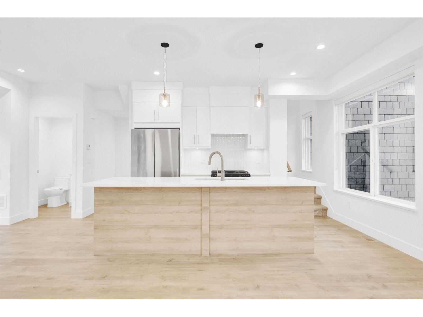 7 12770 105 AVENUE