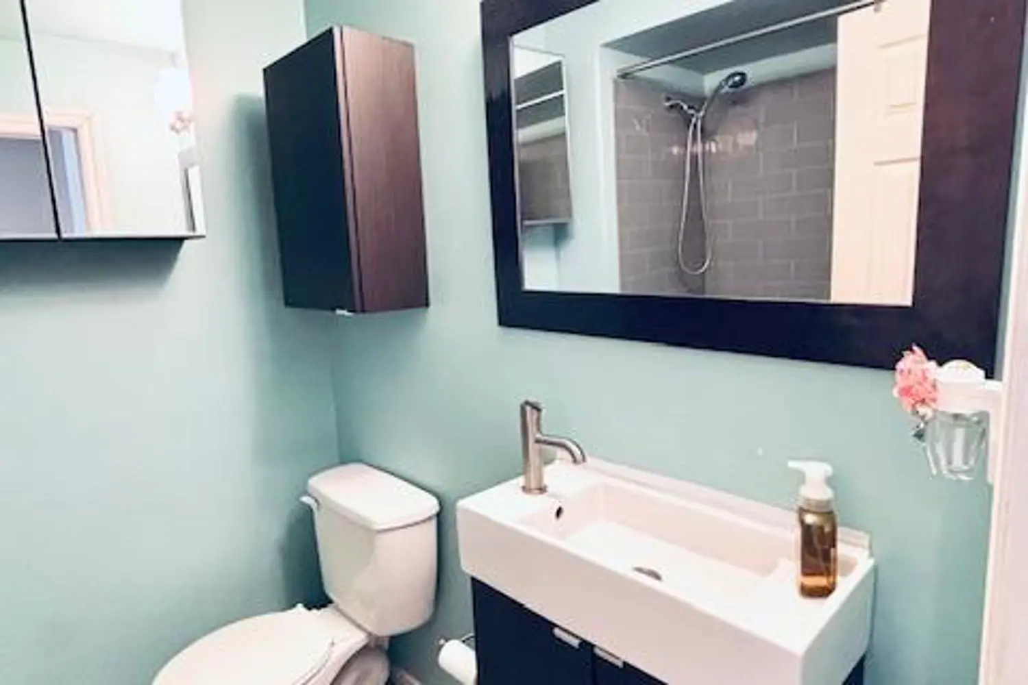 Additional image 10 of 925 Bayly Street 7