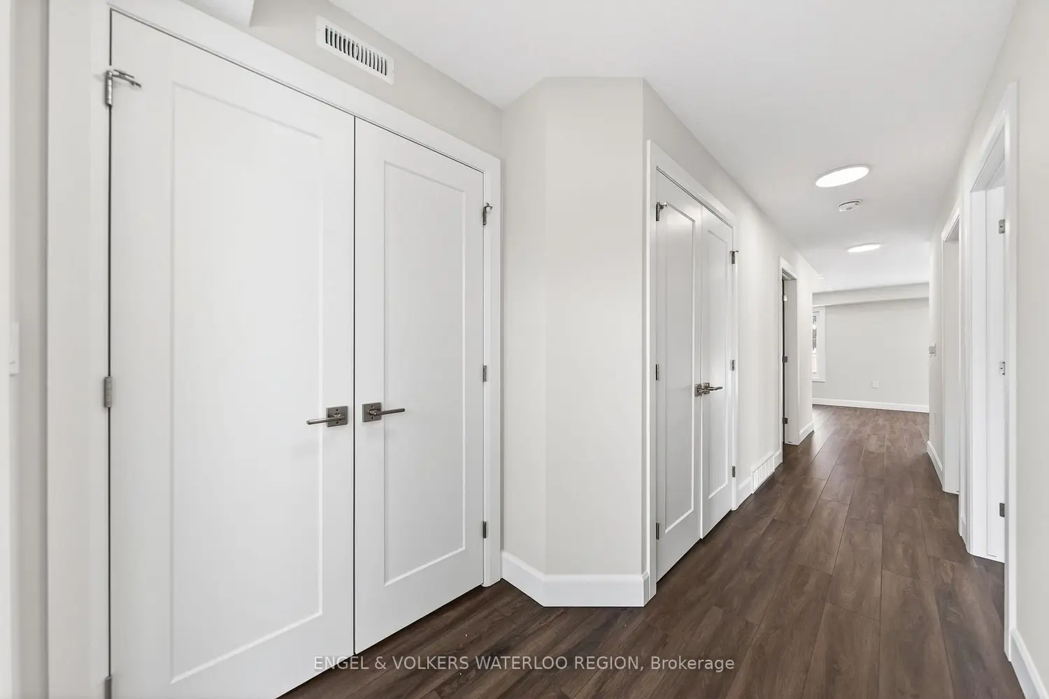 Additional image 5 of 3202 Vivian Line 50