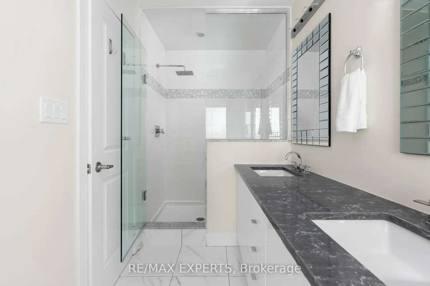 Additional image 6 of 1366 Gull Crossing