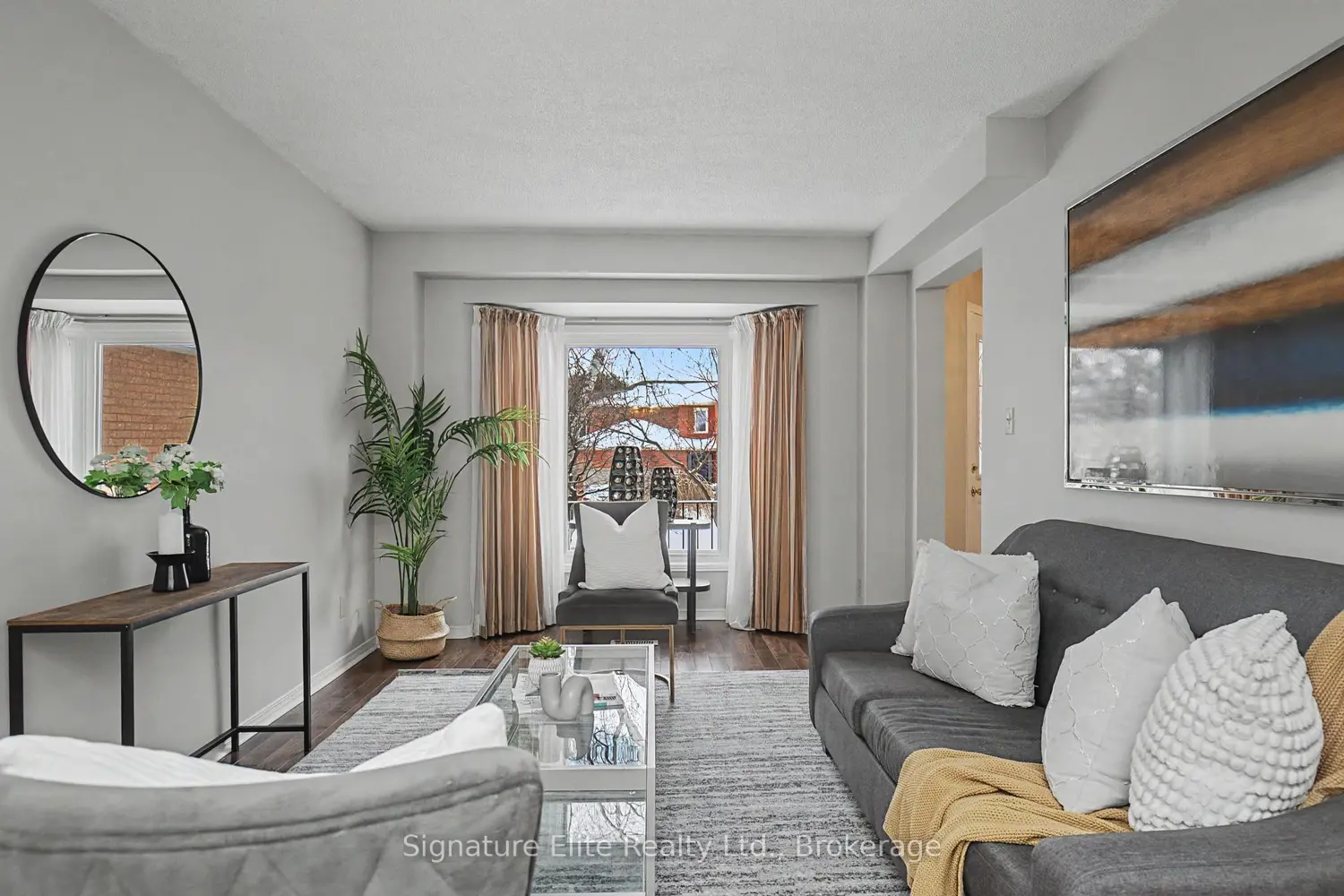 1022 Moorelands Crescent