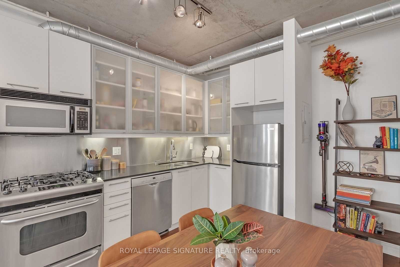 Additional image 4 of 404-533 Richmond Street W, Toronto, ON, M5V 3Y1