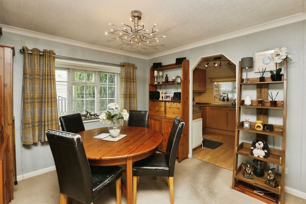 Additional image 4 of 2 bed mobile/park home for saleShamblehurst Lane South, Hedge End, Southampton SO30
