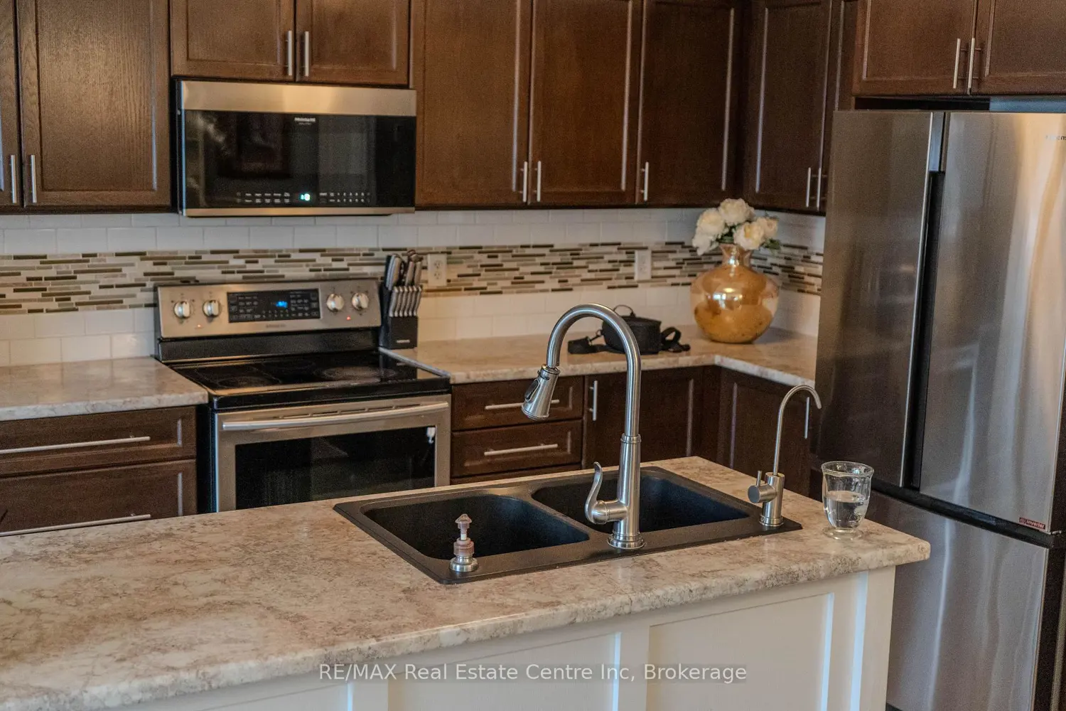 Additional image 7 of 1035 Victoria Road 60