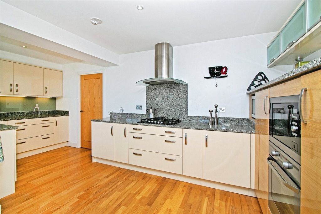 Additional image 4 of 3 bed flat for salePentire Avenue, Pentire, Newquay, Cornwall TR7