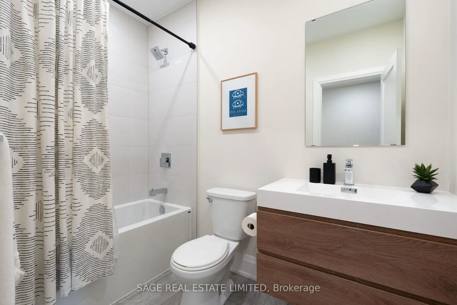 Additional image 14 of 10 Brant Avenue