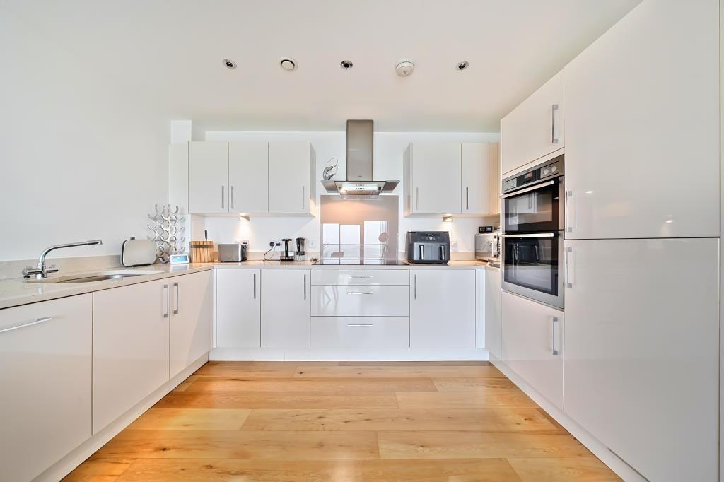 Additional image 3 of 2 bed flat for saleNewbury, Berkshire RG14
