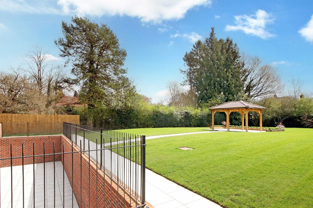 Additional image 16 of 2 bed flat for saleLedborough Lane, Beaconsfield HP9