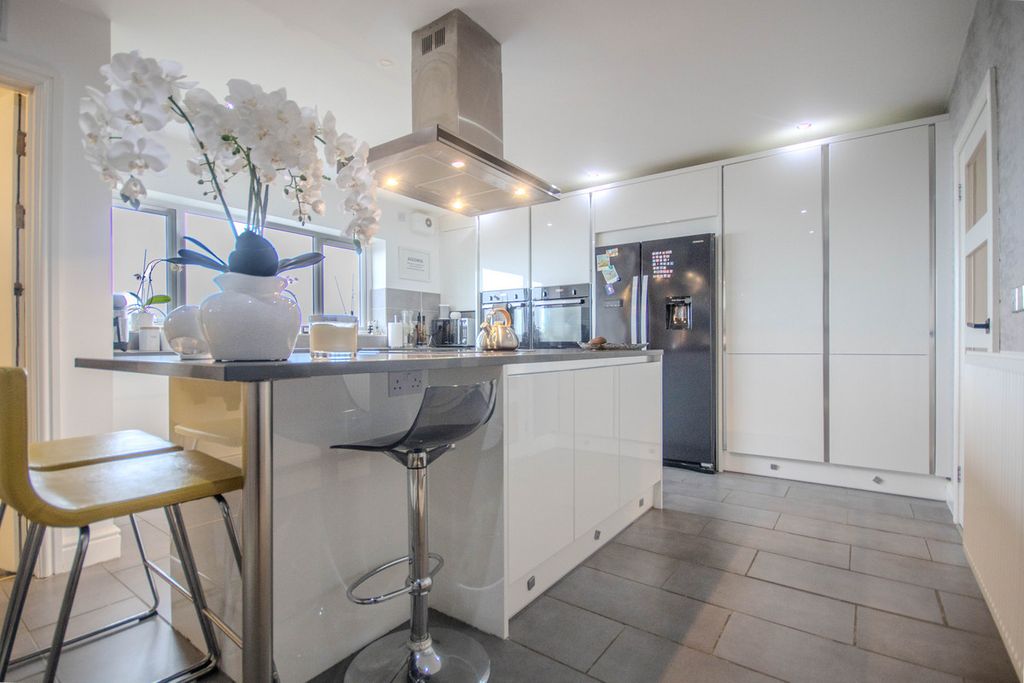 Additional image 8 of 6 bed detached house for saleClos Maes Mawr, Caerphilly CF83