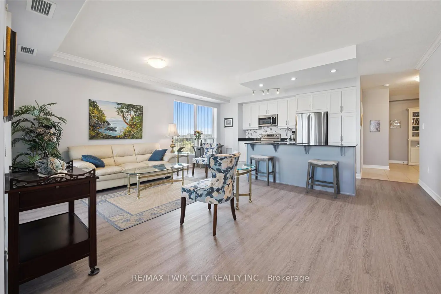539 Belmont Avenue 809 photo 5