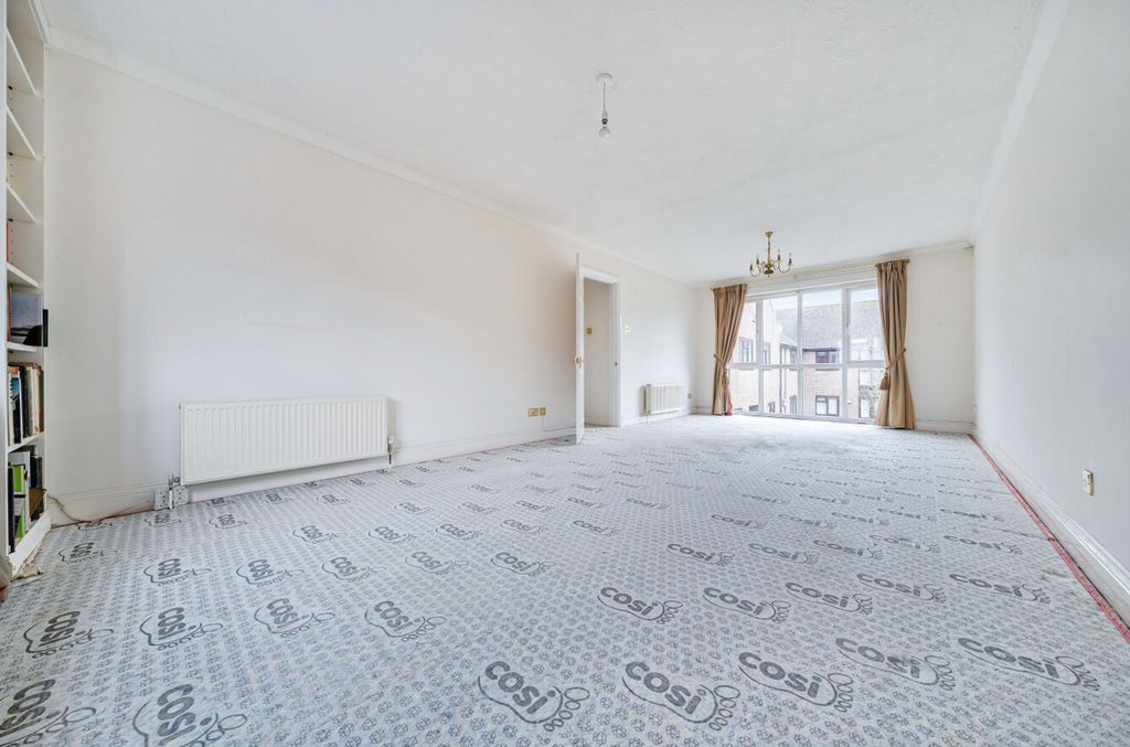 Additional image 2 of 3 bed flat for saleTudor Close, Chichester PO19