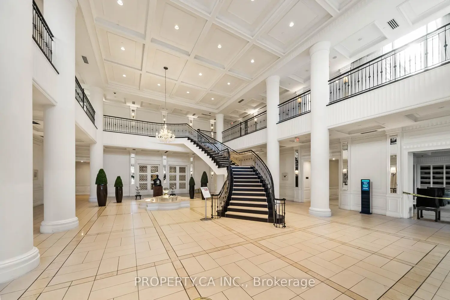 15 Greenview Avenue 309 photo 3