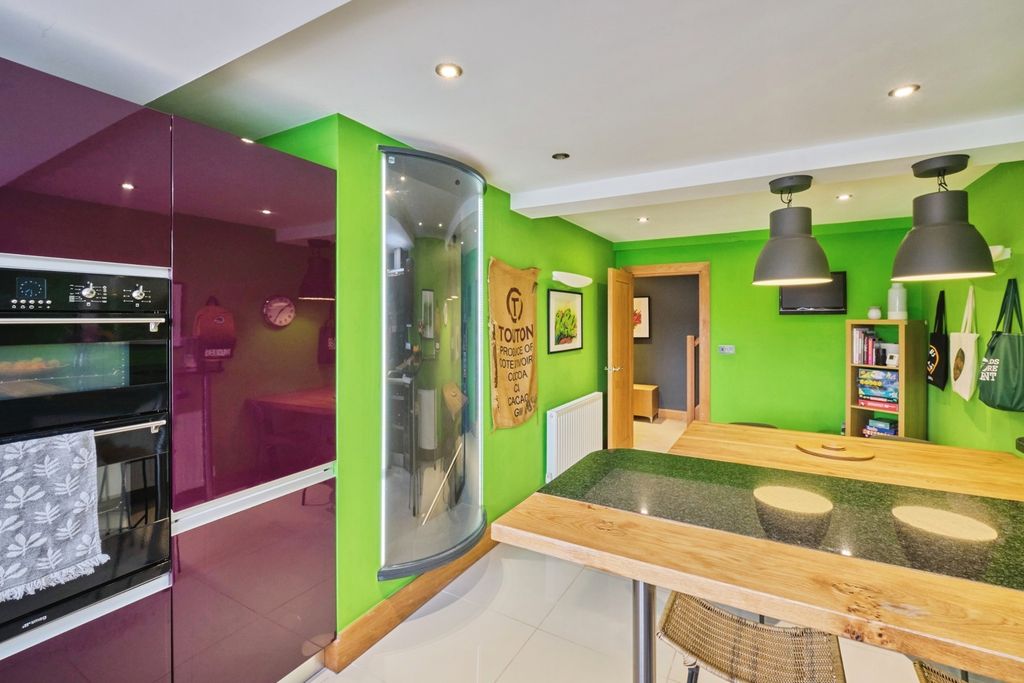 Additional image 9 of 2 bed flat for saleTamworth Street, Lichfield, Staffordshire WS13