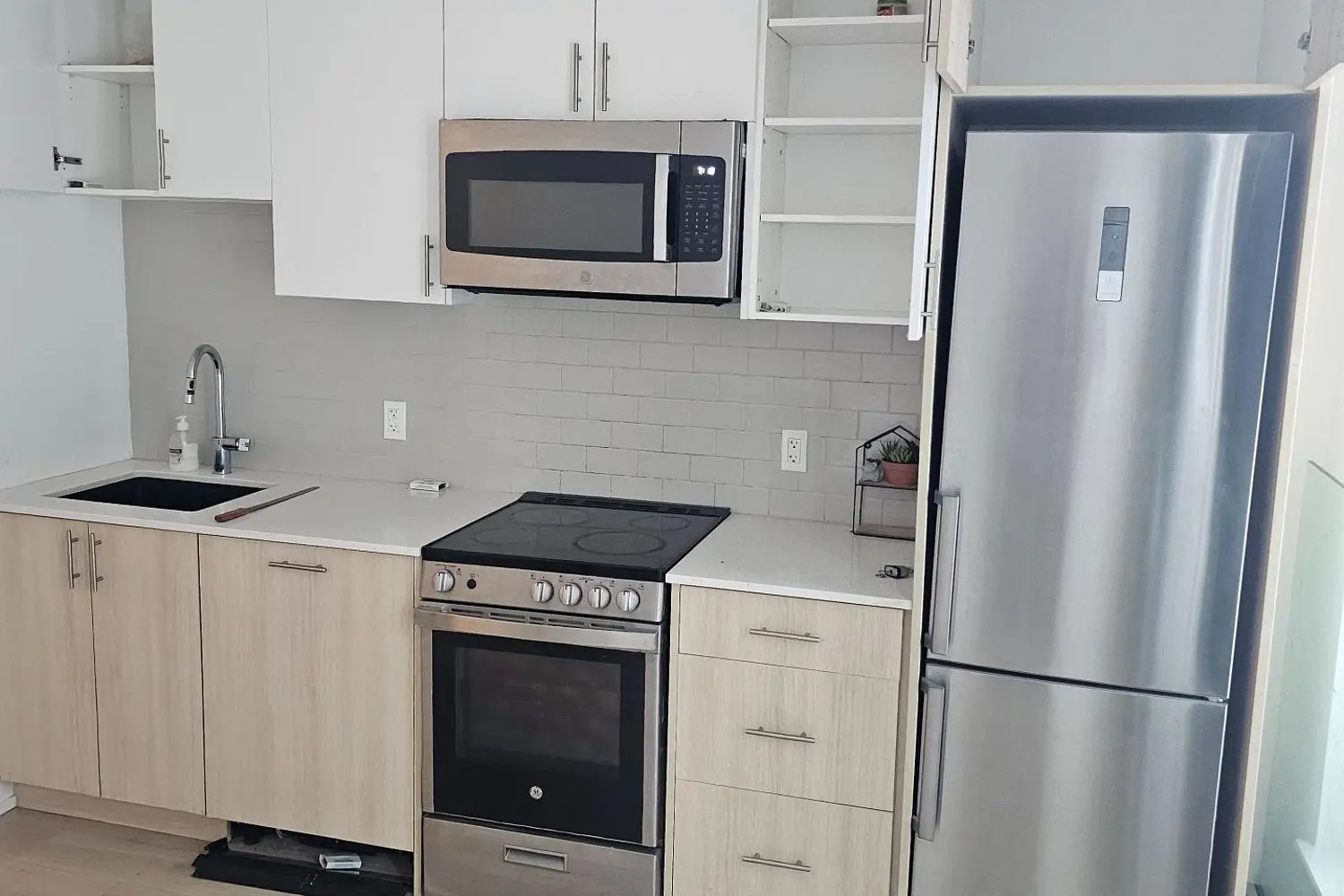 Additional image 4 of 1195 The Queensway M-02