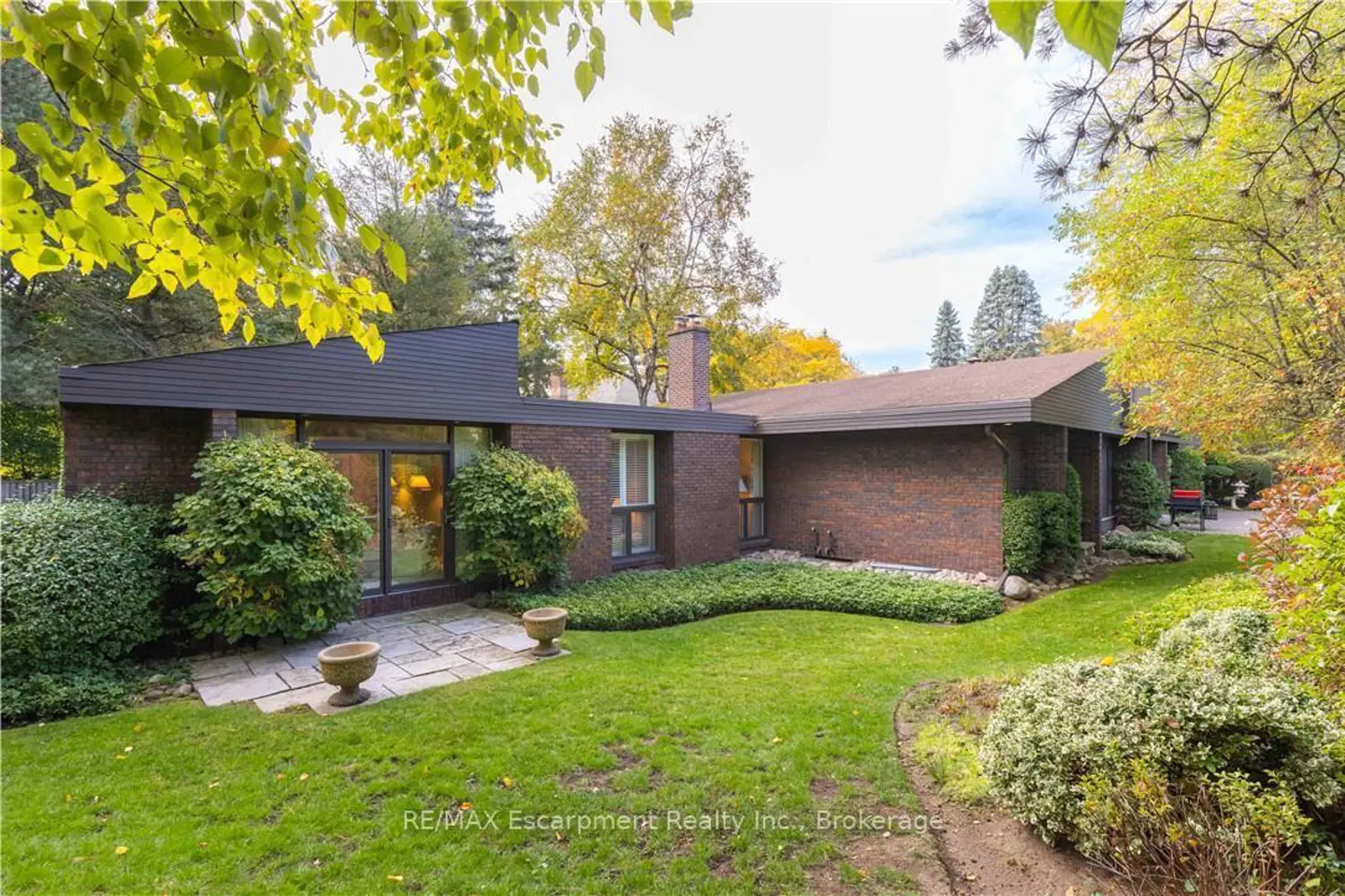 1168 Carey Road photo 3
