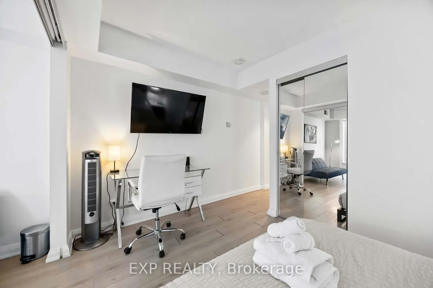 Additional image 19 of 155 Yorkville Avenue 1106