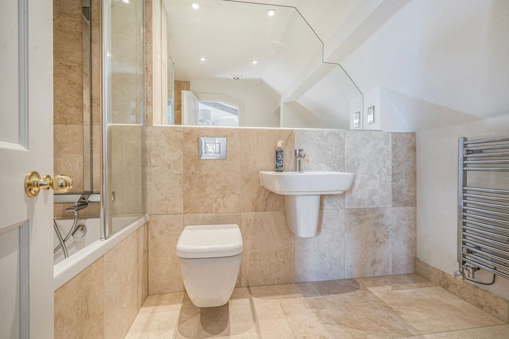Additional image 10 of 2 bed flat for saleKings Drive, Midhurst GU29