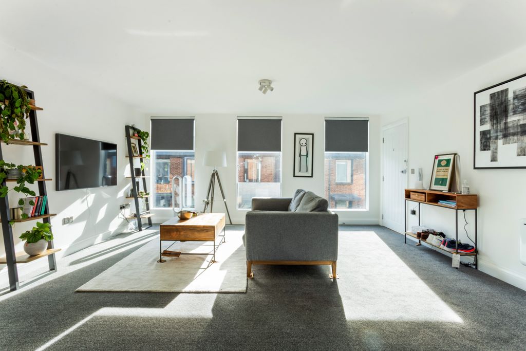 Additional image 4 of 2 bed flat for saleBewick Mews, Hungerford RG17