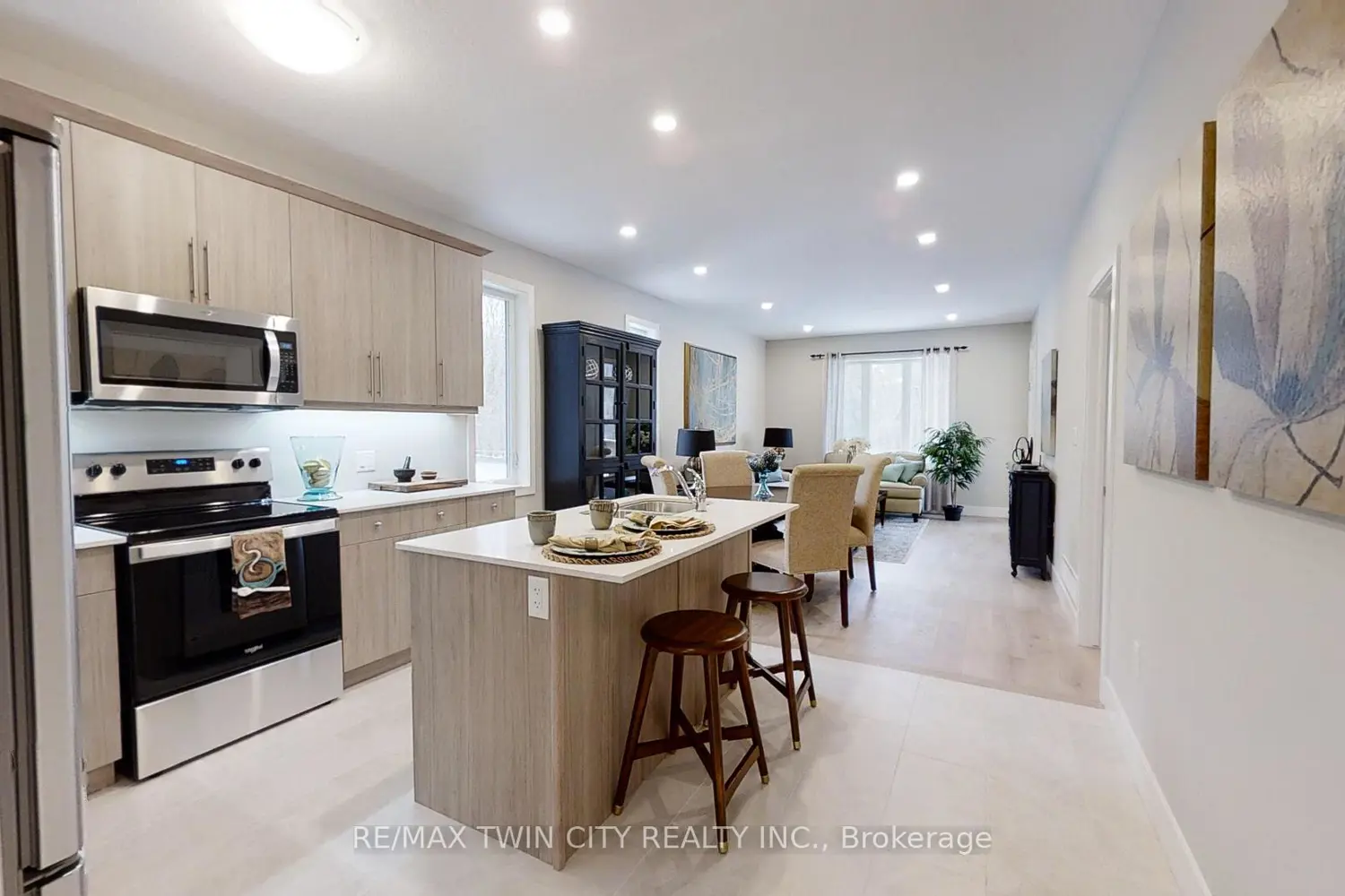 668 Chelton Road photo 4