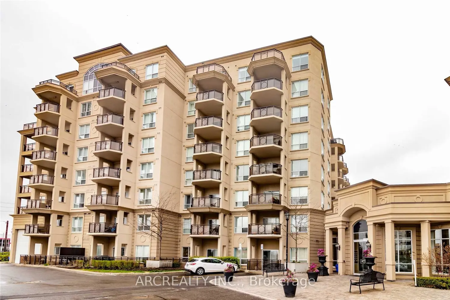 8 Maison Parc Court 313