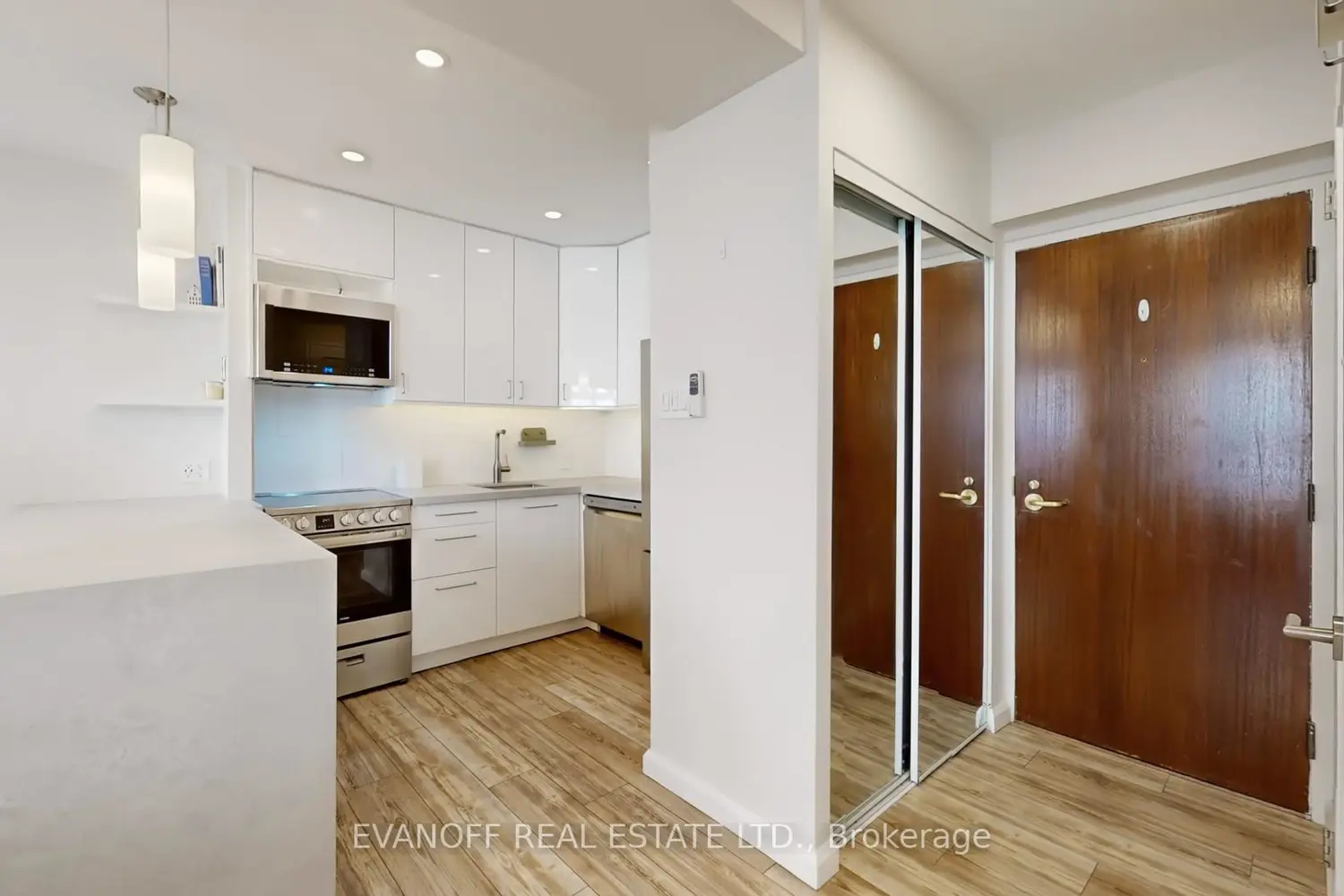 80 Charles Street 605 photo 4