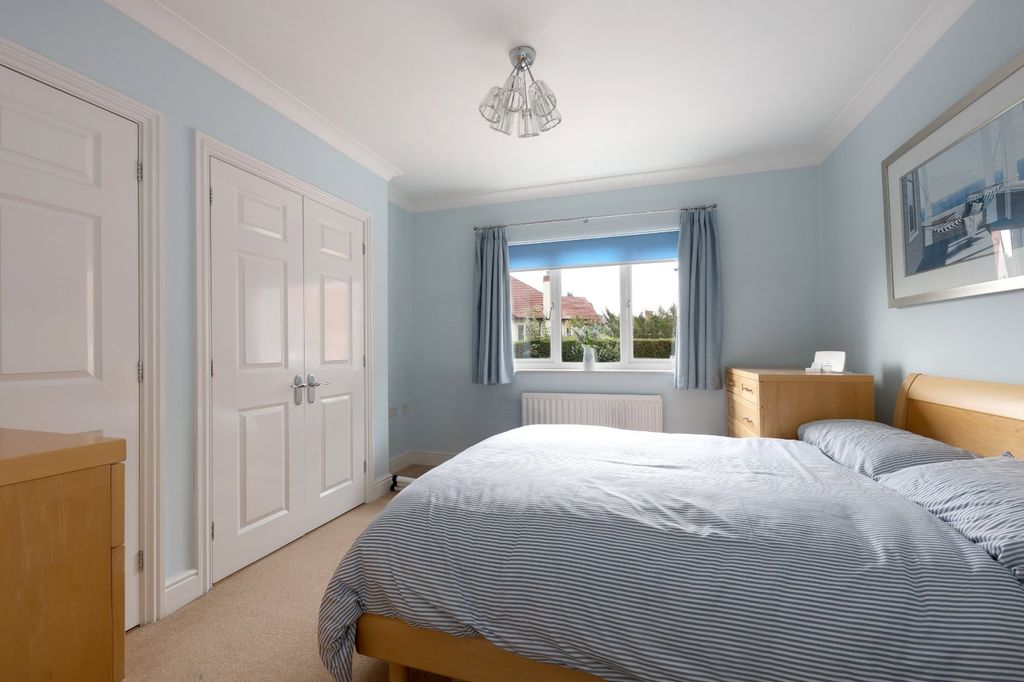 Additional image 6 of 2 bed flat for saleGrove Road, Beaconsfield, Buckinghamshire HP9