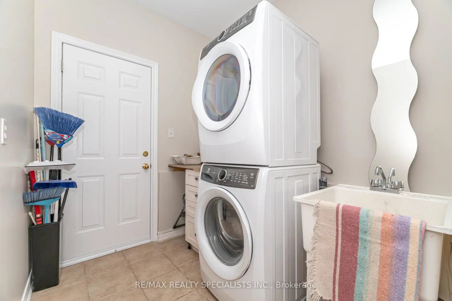 1321 Roper Drive photo 2
