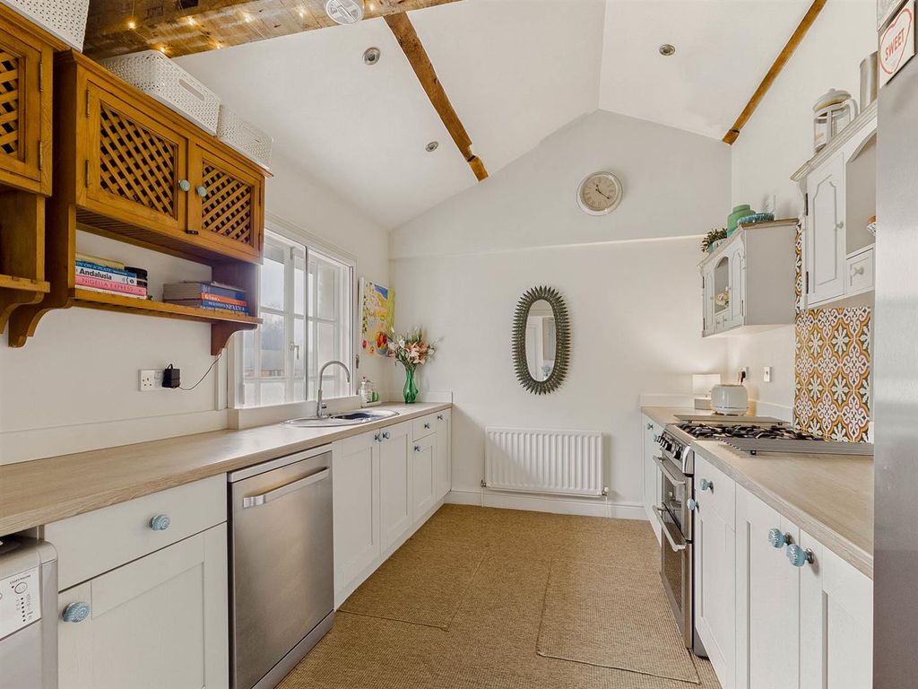 Additional image 3 of 2 bed flat for saleWorcester Road, Malvern WR14