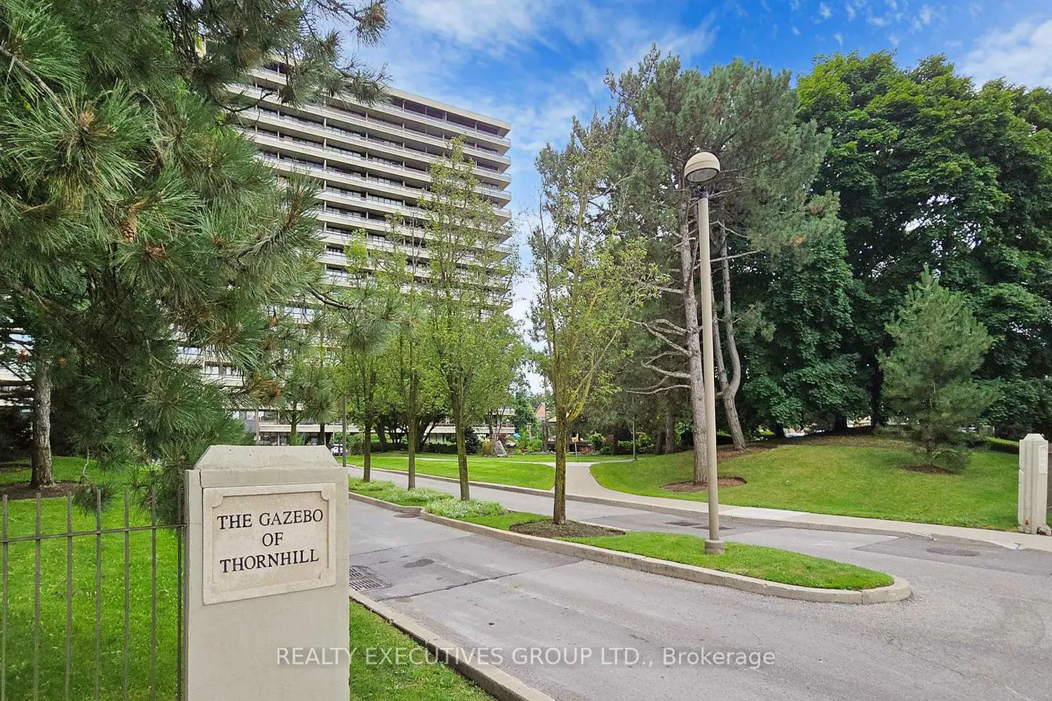 8111 Yonge Street 905