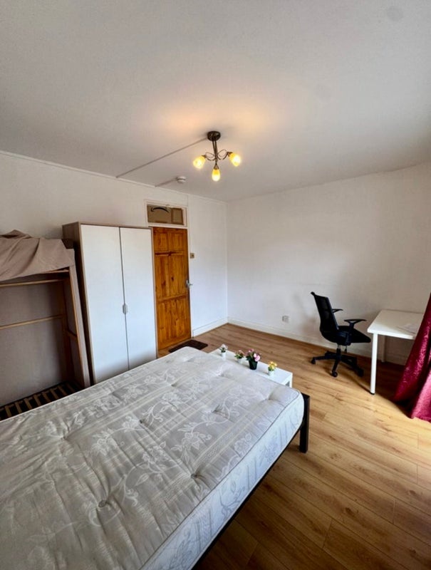 Additional image 7 of Room in a Shared House, Hadleigh Cl, E1, N1 7GU
