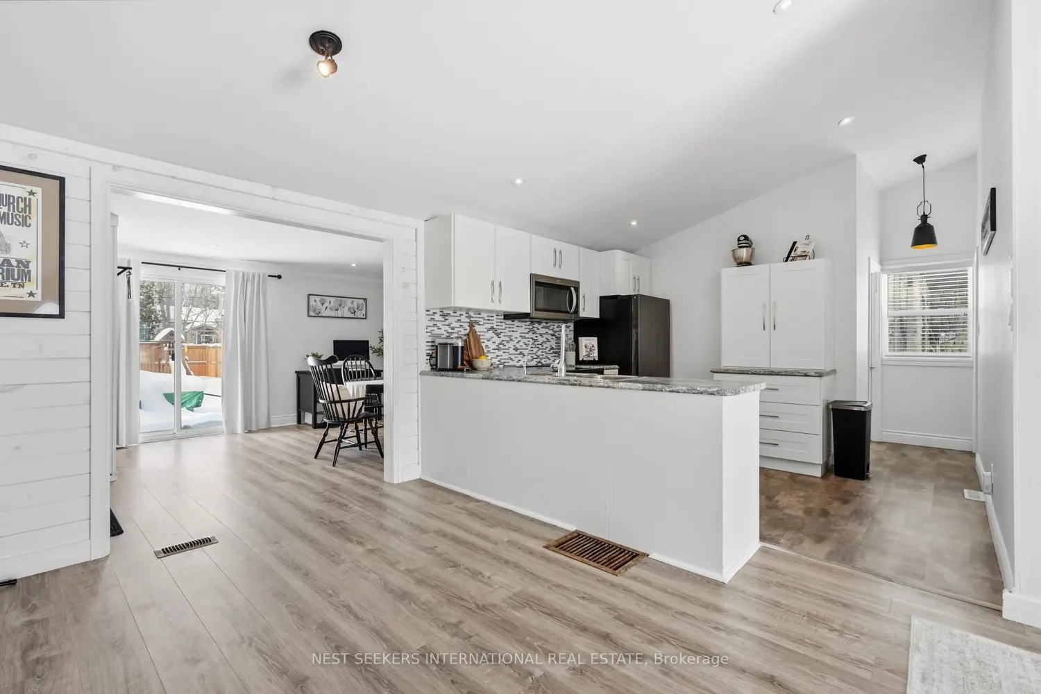 Additional image 6 of 920 Barry Avenue