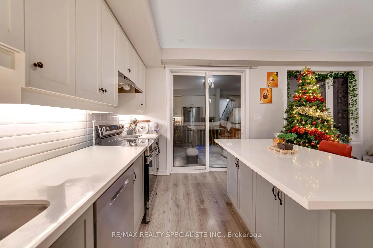 Additional image 5 of 100 Hollywood Court 53