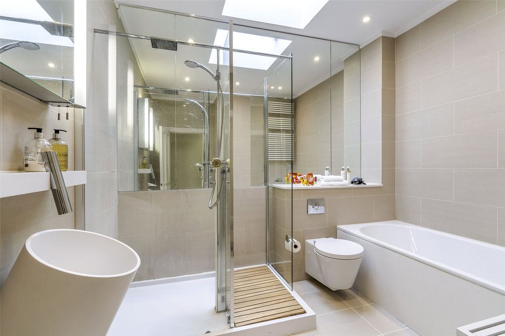 Additional image 17 of 6 bed detached house for saleFishery Road, Bray, Berkshire SL6