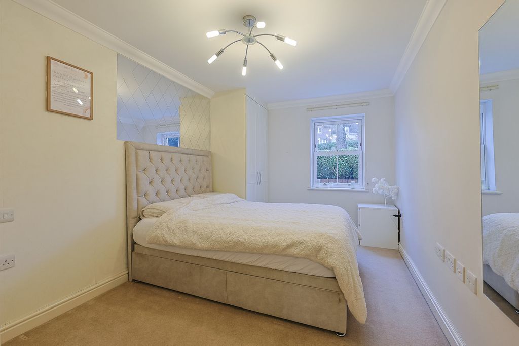Additional image 10 of 2 bed flat for saleWest Hill, Oxted RH8
