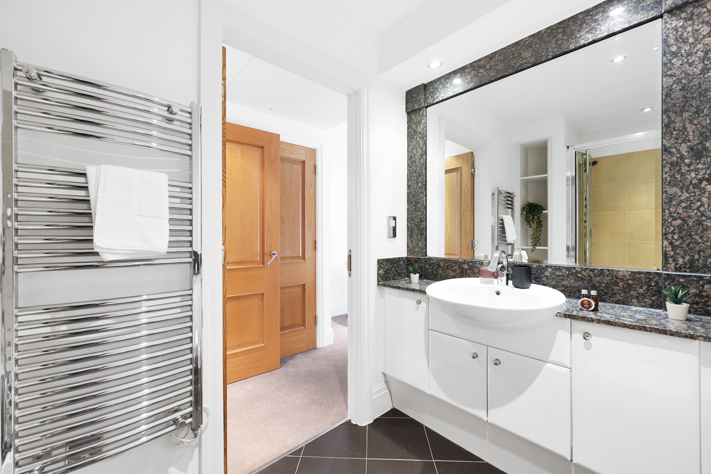 Additional image 25 of 3 Bed Flat, Thames Point, SW6, N1 7GU