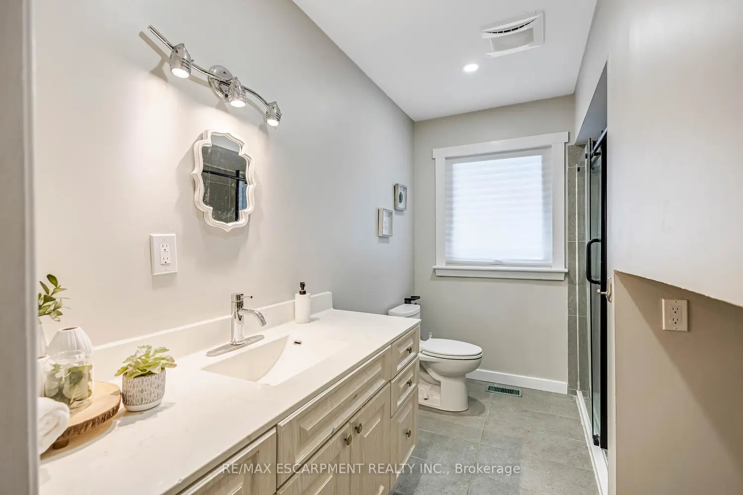 Additional image 16 of 626 Iroquois Avenue