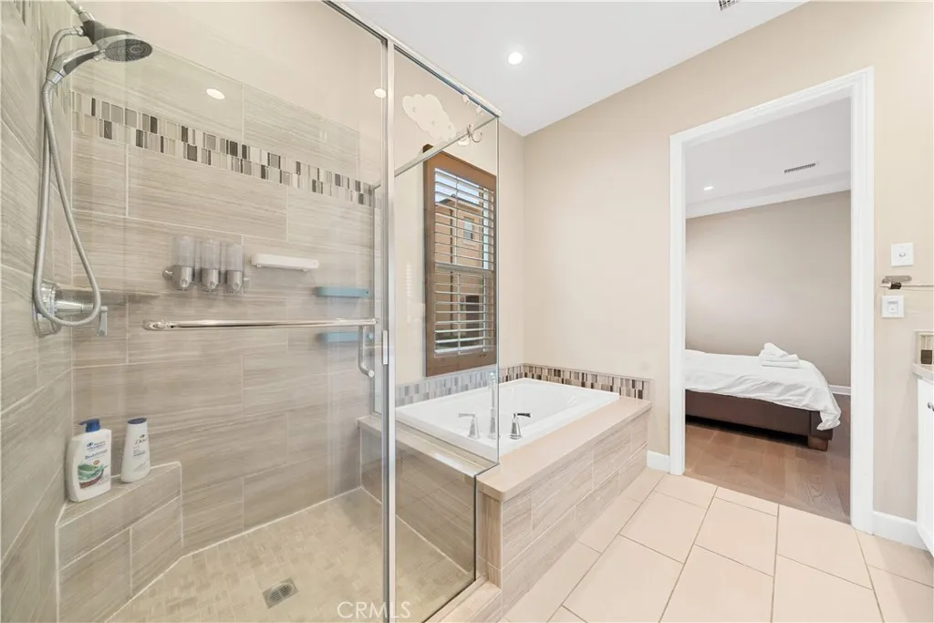 Additional image 25 of 114 Guinness, Irvine, CA 92620