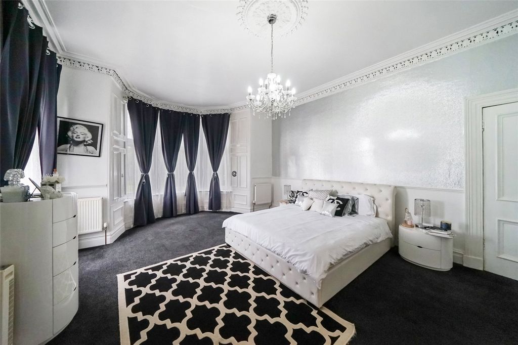 Additional image 16 of 6 bed detached house for salePark Avenue, Tillicoultry, Clackmannanshire FK13