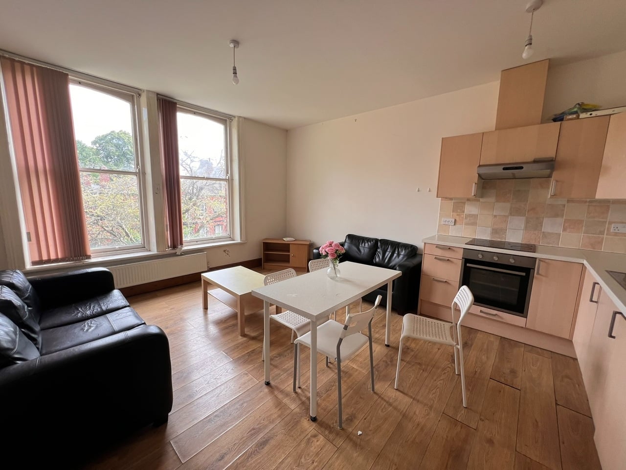 3 Bed Flat, Hyde Terrace, LS2, N1 7GU