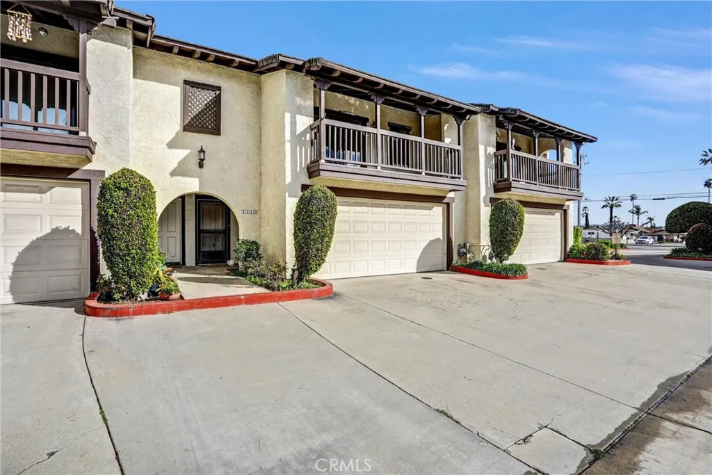 1110 Strawberry Ln, Glendora, CA 91740