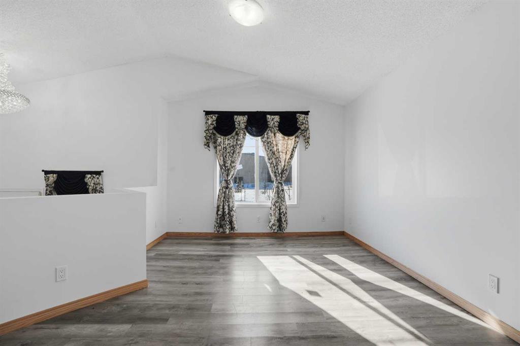 Additional image 5 of 523 Martindale Drive NE, Calgary, AB, T3J 4W3