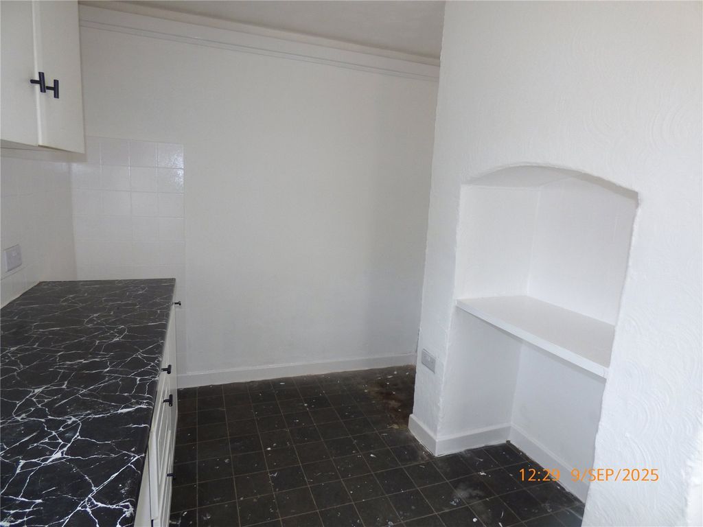 Additional image 5 of 2 bed flat for saleVictoria Avenue, Prestatyn, Denbighshire LL19