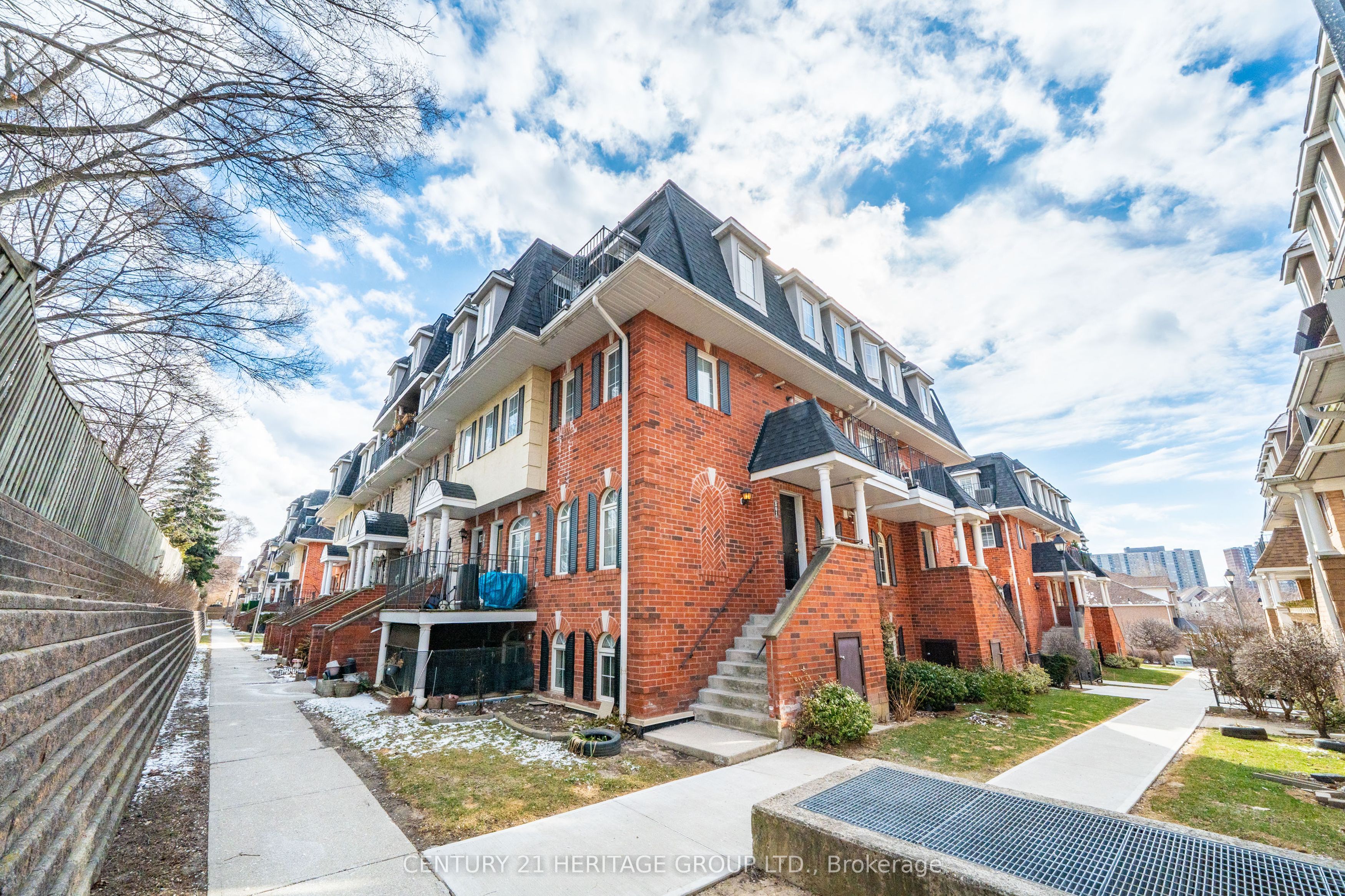 301-64 Sidney Belsey Crescent, Toronto, ON, M6M 5J4