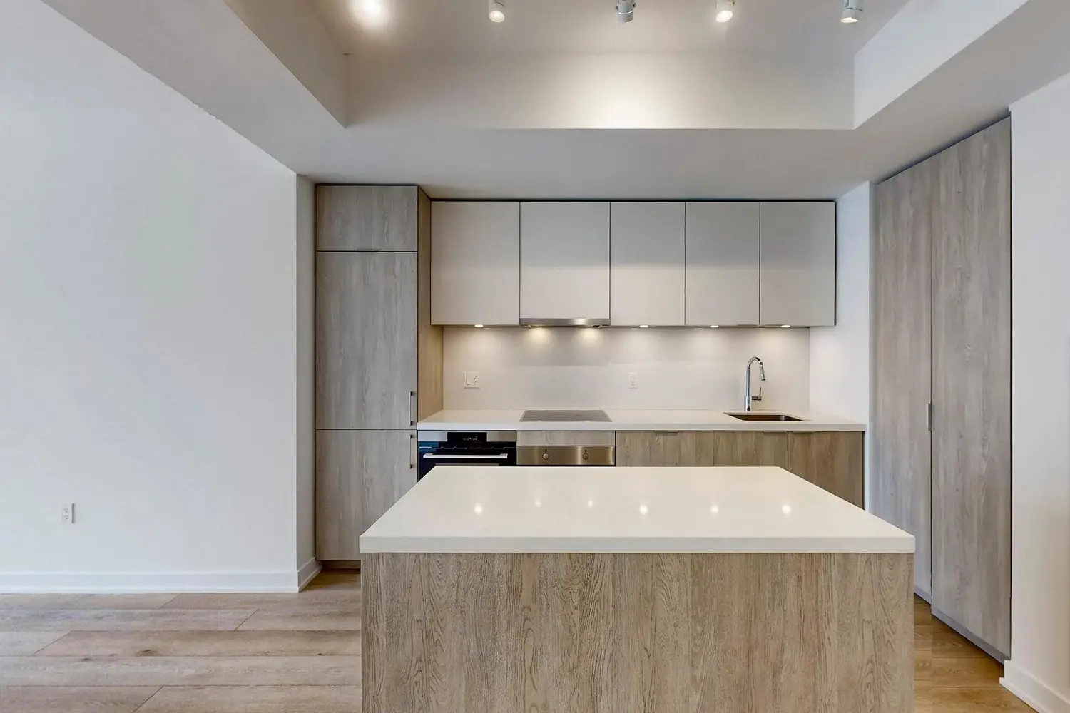 Additional image 9 of 15 Queens Quay 1002