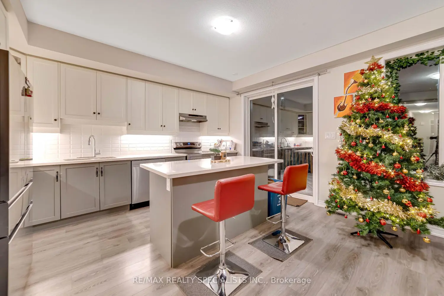 Additional image 4 of 100 Hollywood Court 53