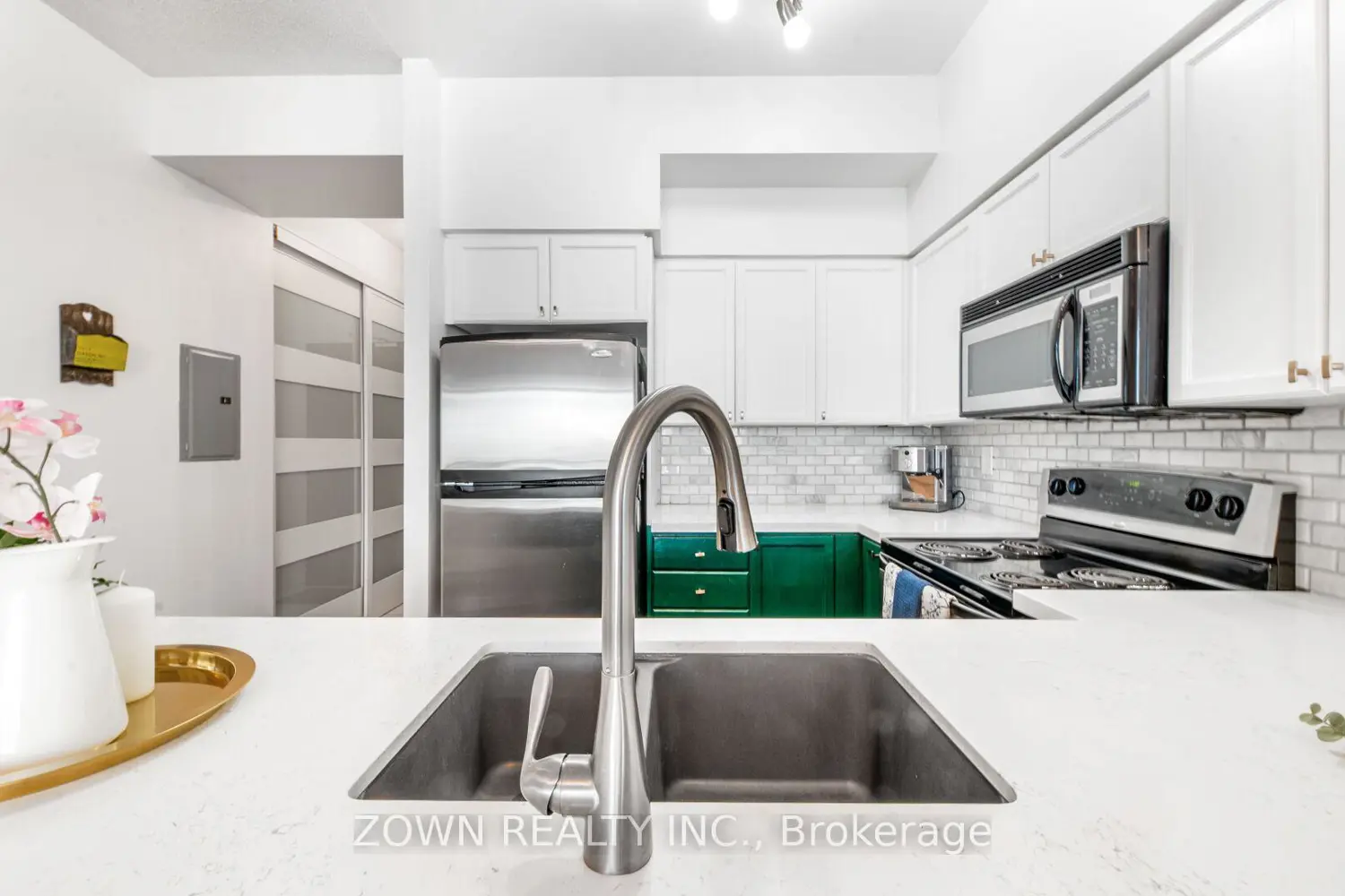 Additional image 19 of 231 Fort York Boulevard 220