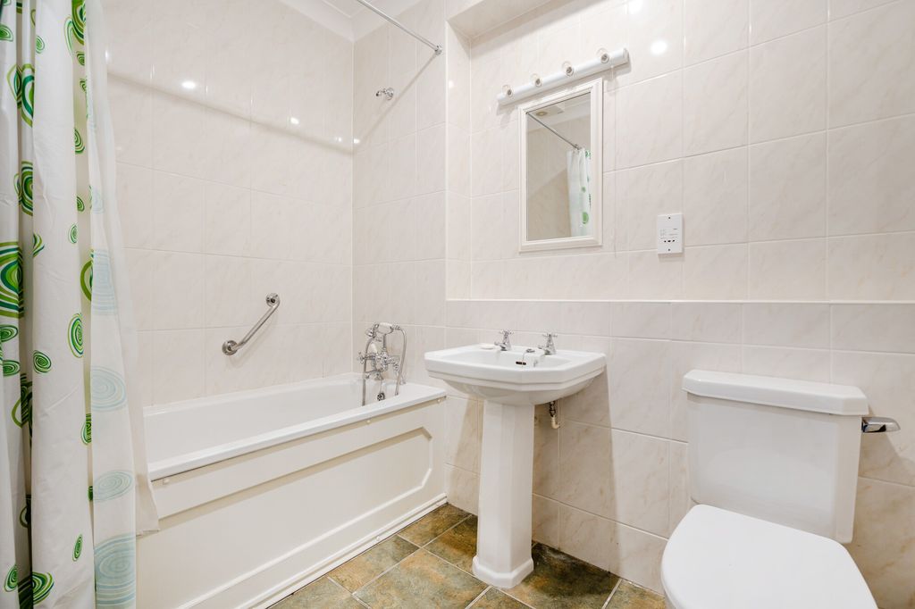 Additional image 12 of 3 bed flat for saleHarcourt Manor, Salisbury SP2