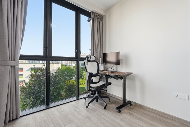 Additional image 9 of 74 Compassvale Bow