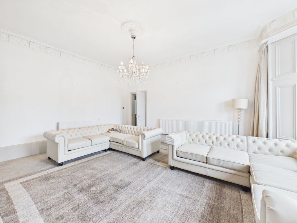 3 bed flat for salePortland Park, Hamilton ML3 photo 3