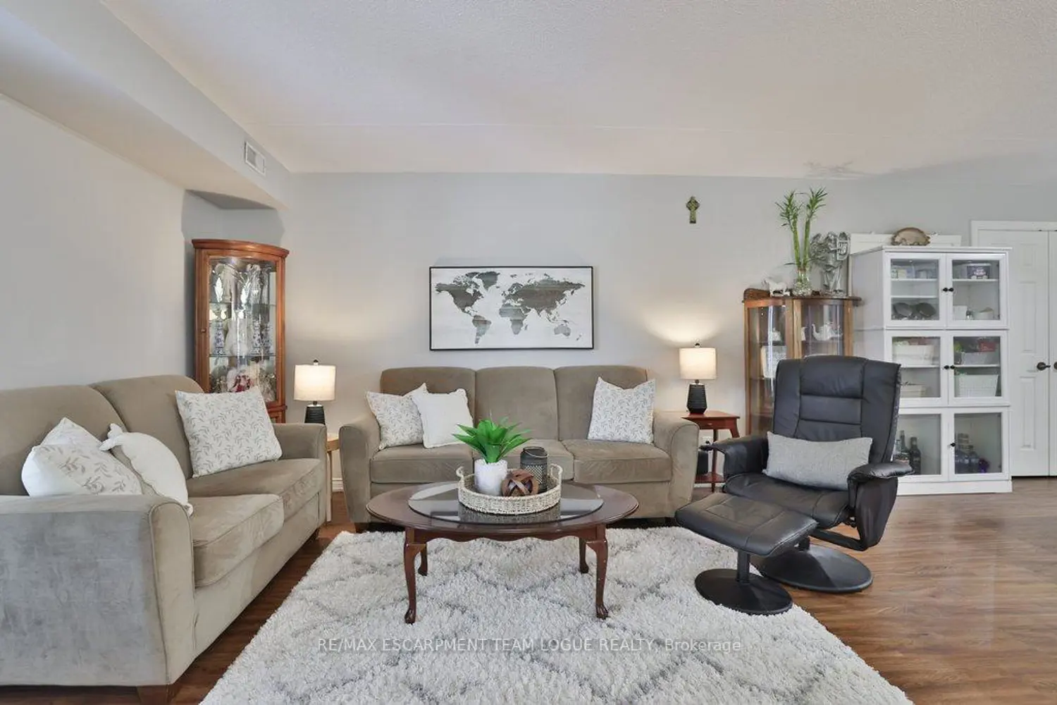 Additional image 7 of 2010 Cleaver Avenue 211